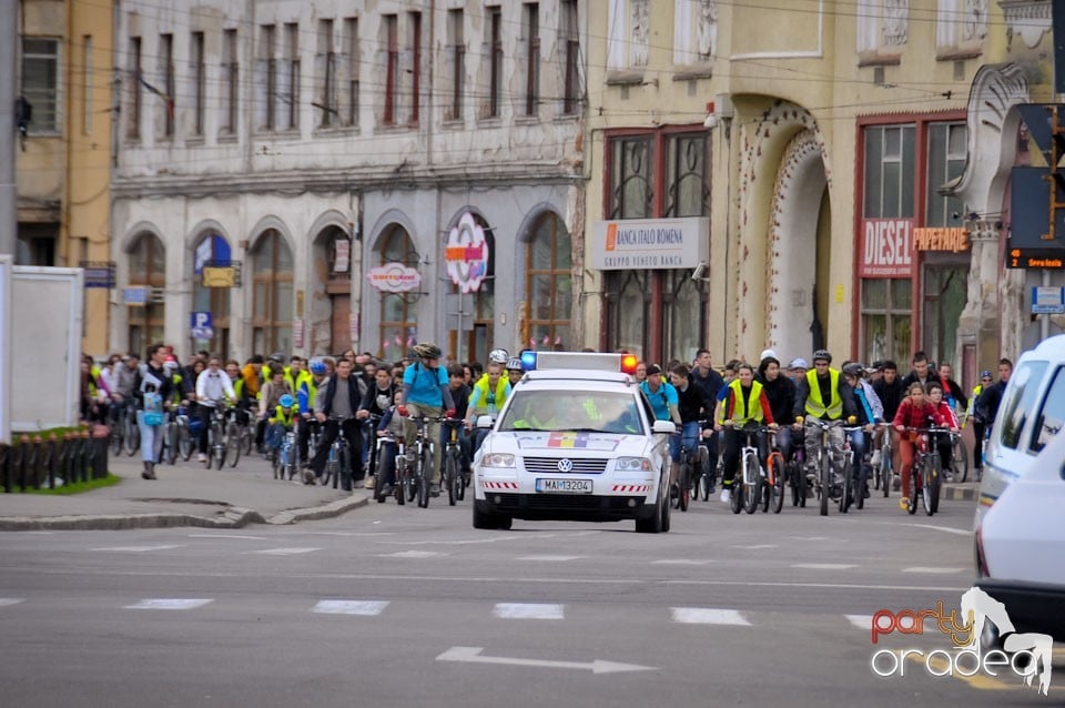 Sute de orădeni la Critical Mass,