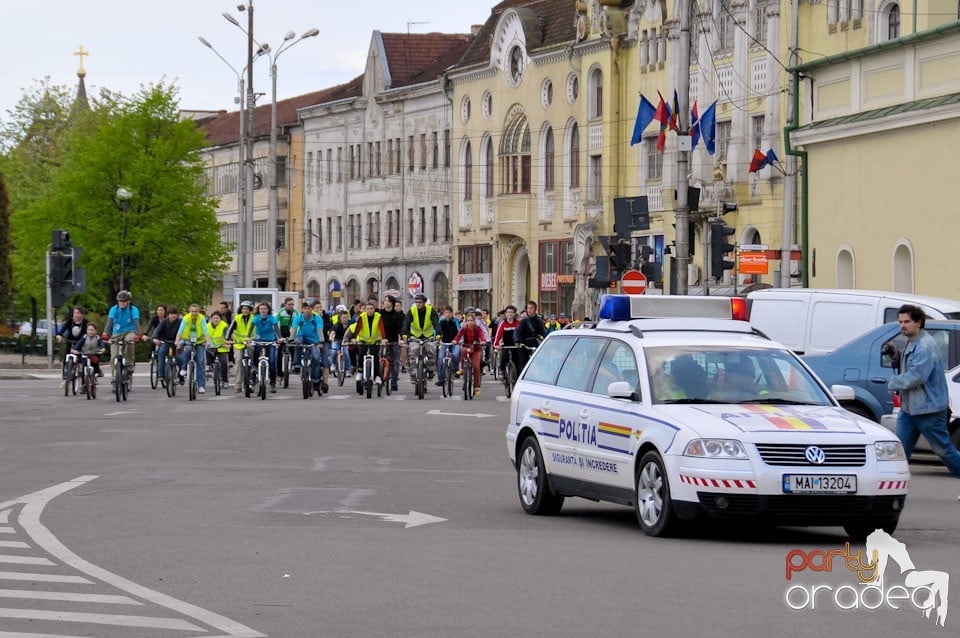 Sute de orădeni la Critical Mass,