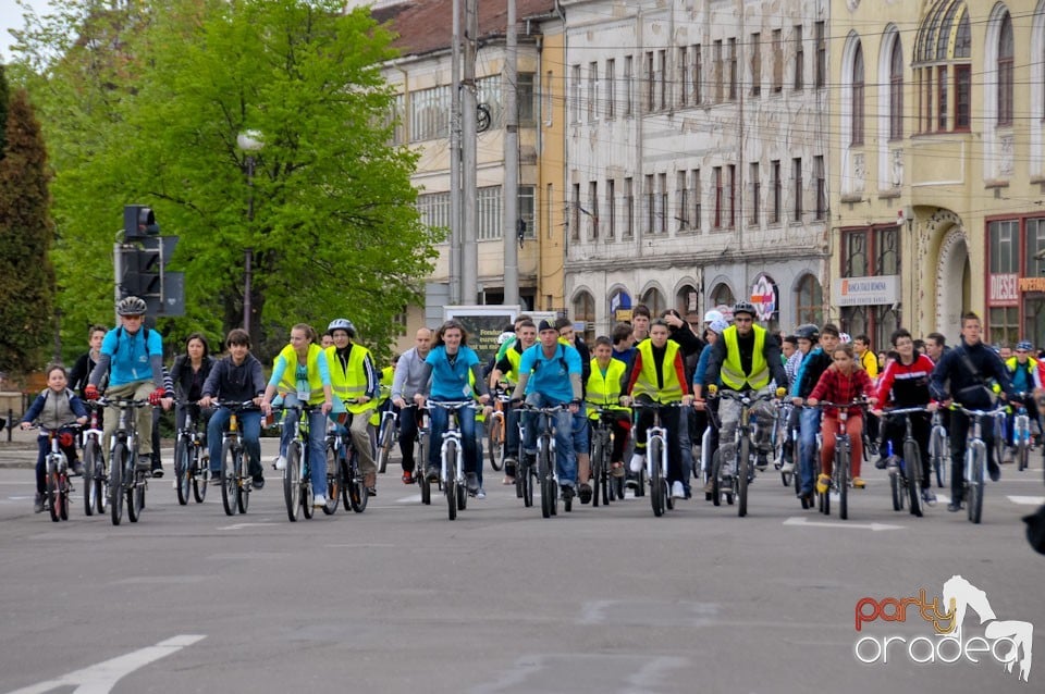 Sute de orădeni la Critical Mass, 