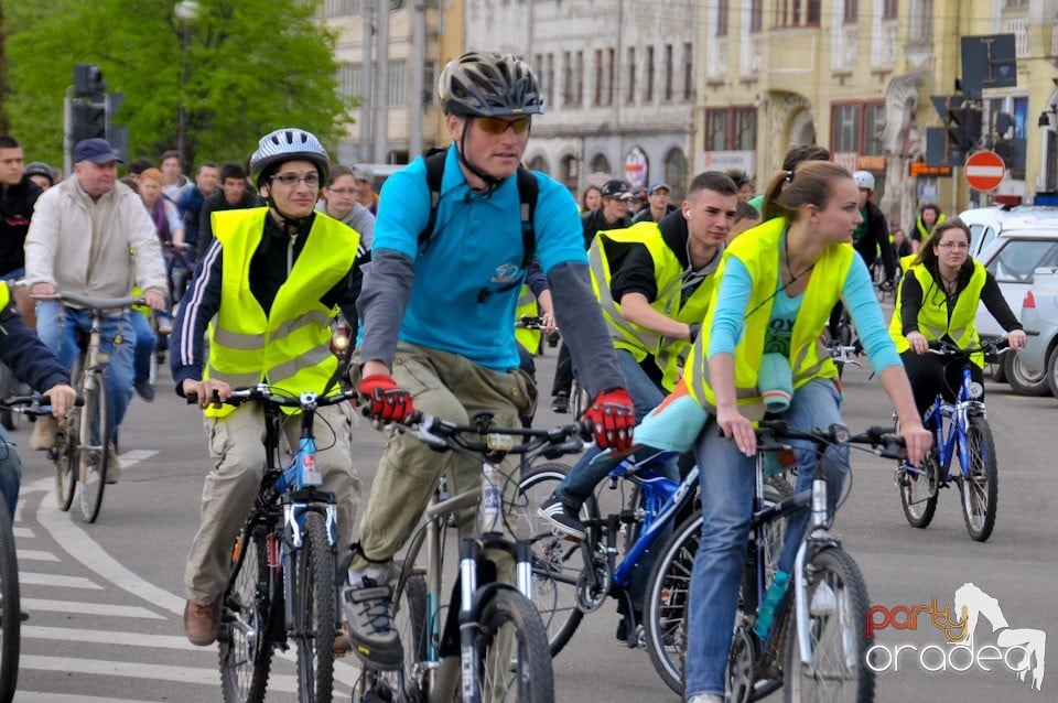 Sute de orădeni la Critical Mass,