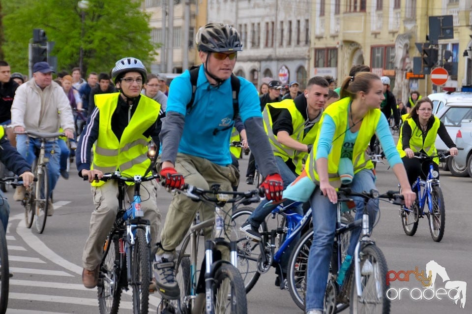 Sute de orădeni la Critical Mass, 