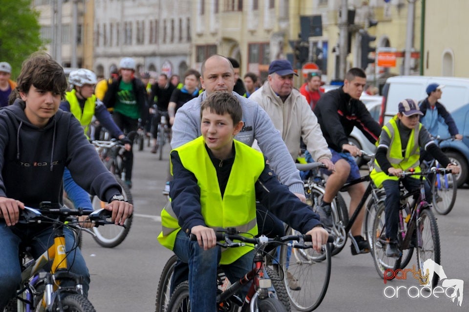 Sute de orădeni la Critical Mass,