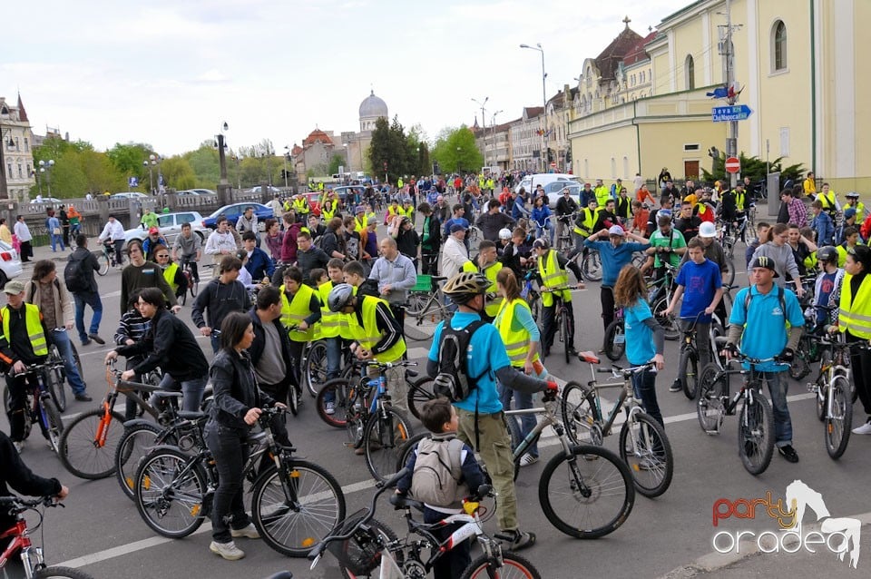 Sute de orădeni la Critical Mass, 