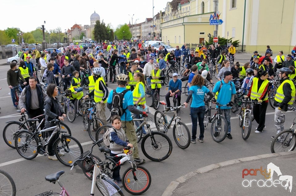 Sute de orădeni la Critical Mass,