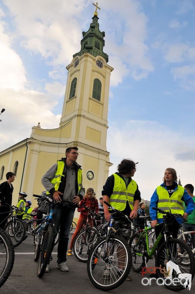 Sute de orădeni la Critical Mass,