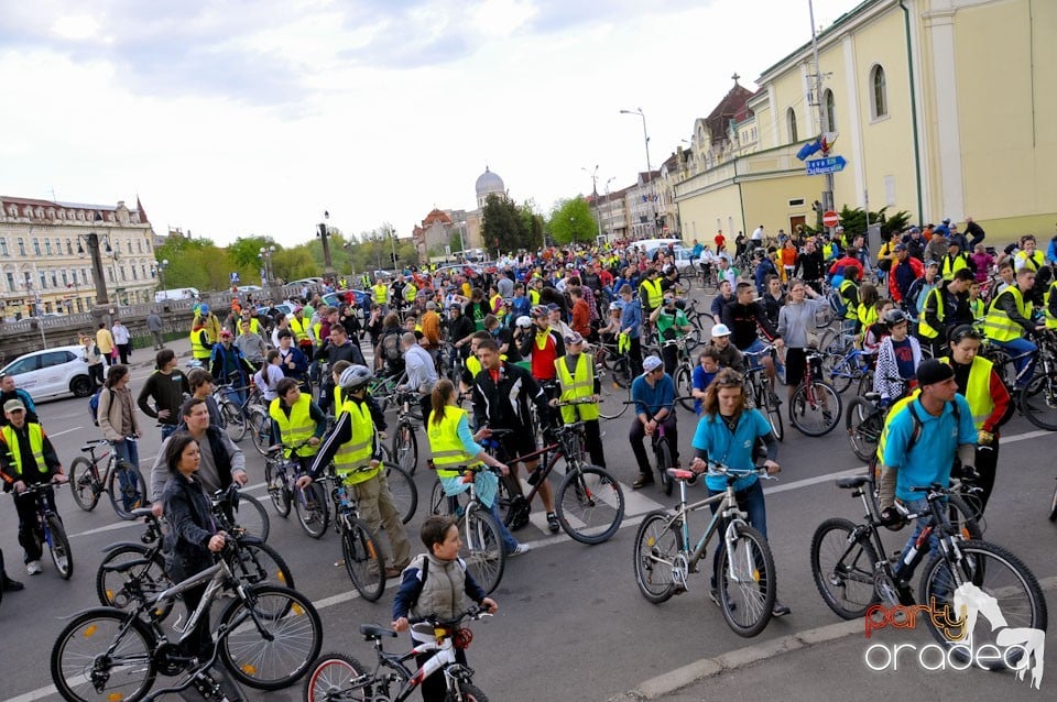 Sute de orădeni la Critical Mass, 