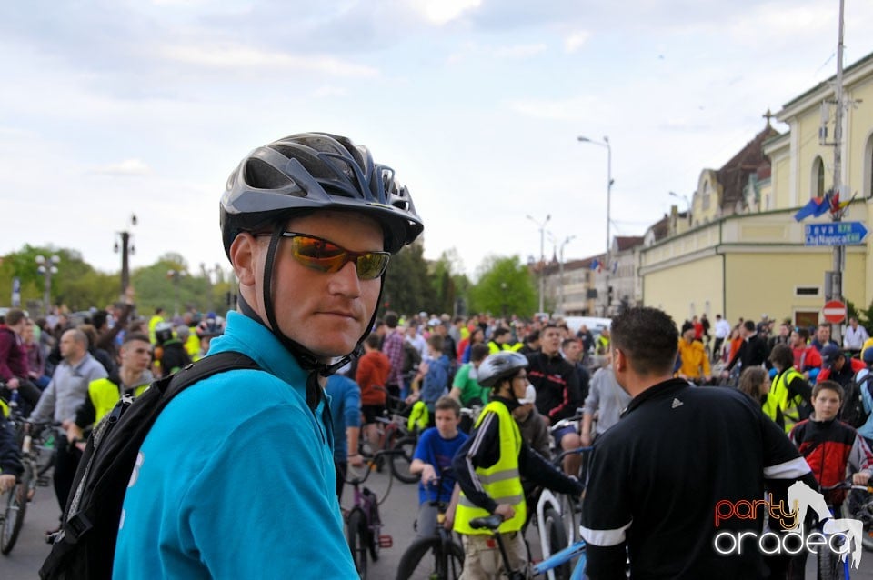 Sute de orădeni la Critical Mass, 