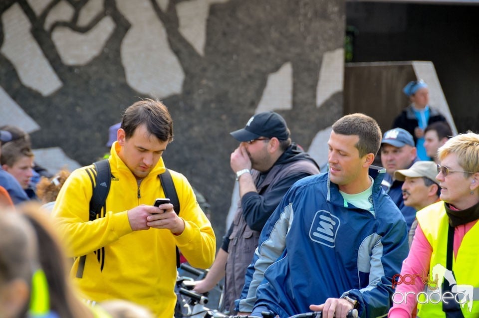 Sute de orădeni la Critical Mass, 