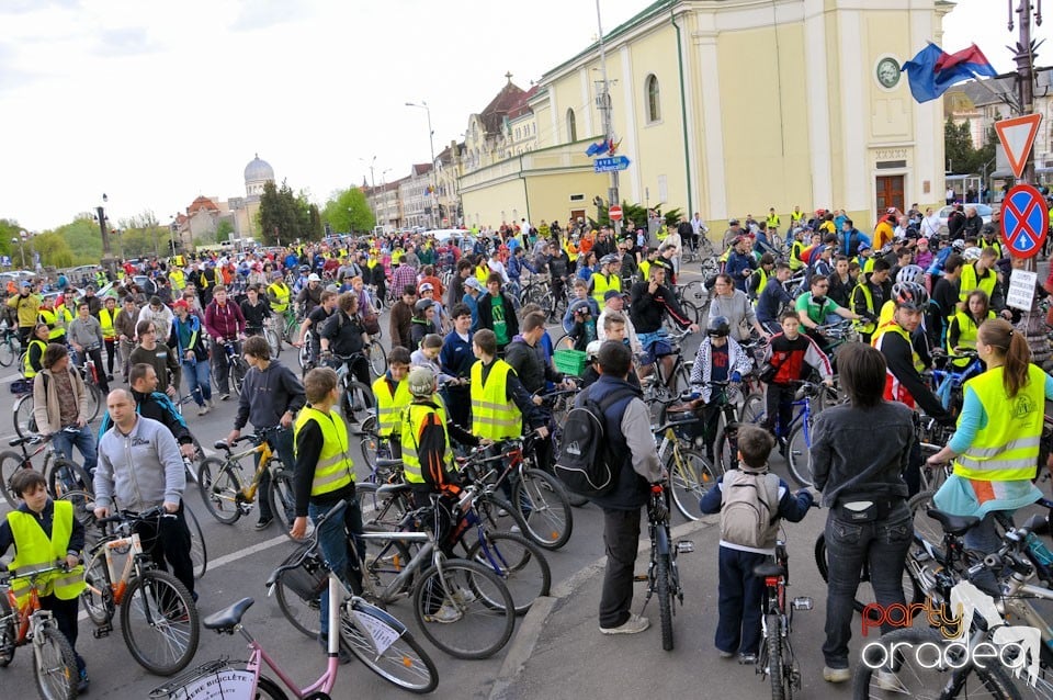 Sute de orădeni la Critical Mass, 