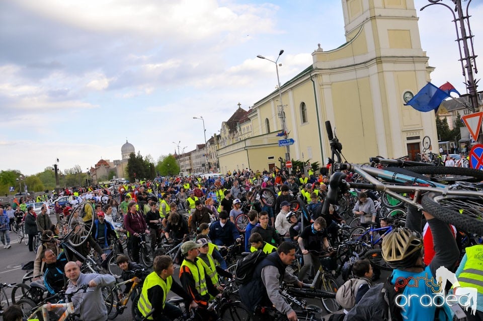 Sute de orădeni la Critical Mass,