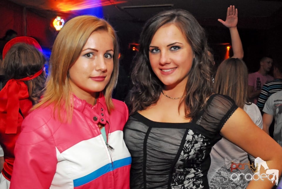 Szureti buli, Royal Party House