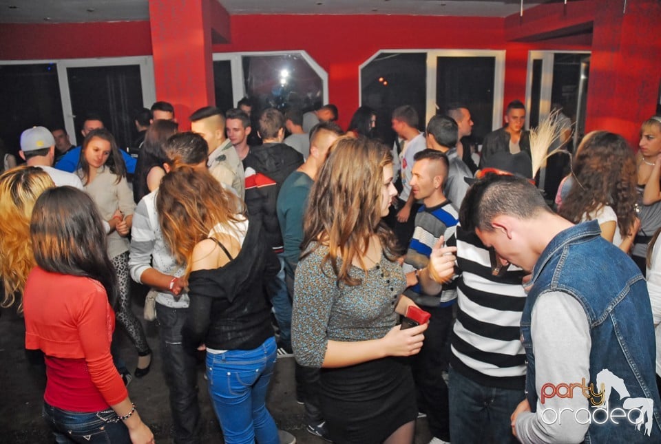 Szureti buli, Royal Party House