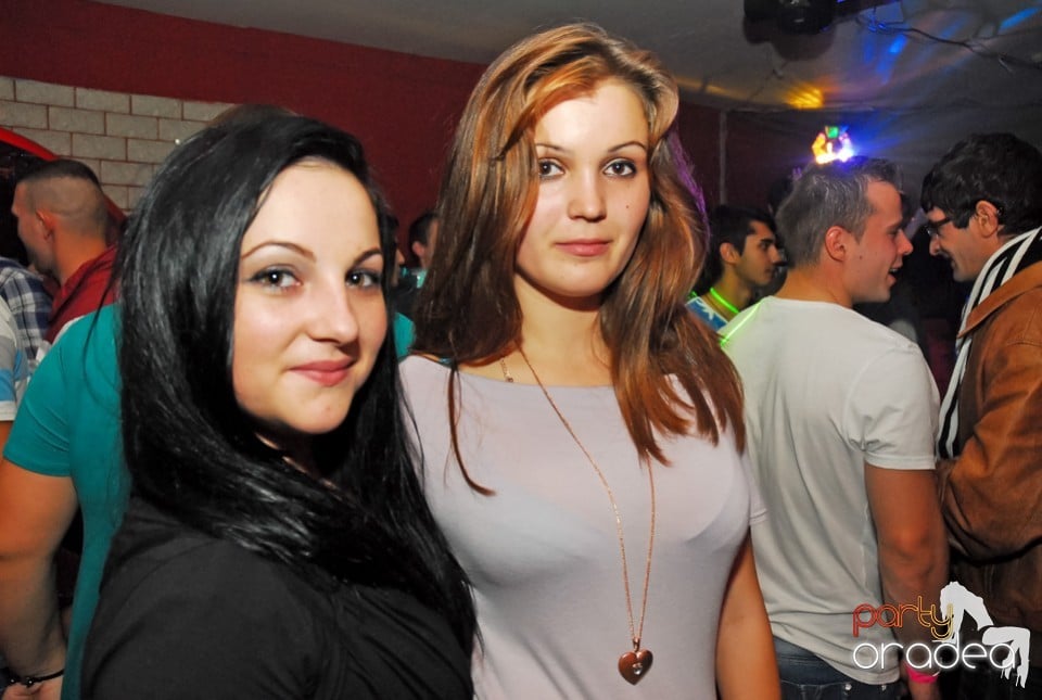 Szureti buli, Royal Party House