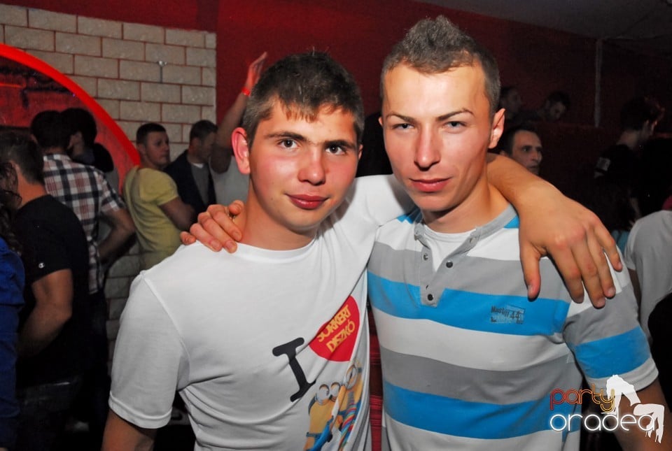 Szureti buli, Royal Party House