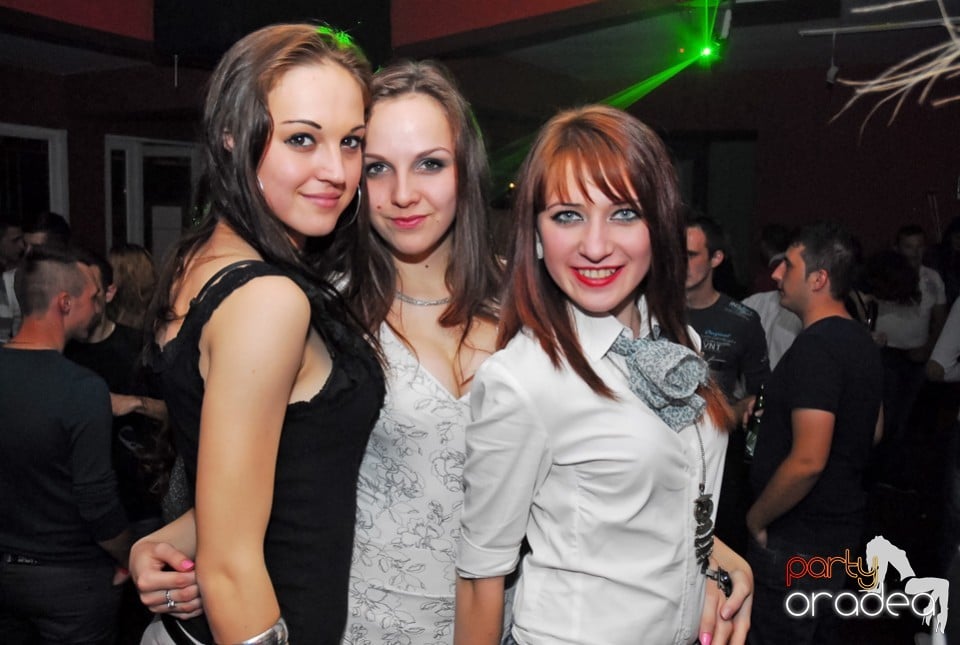 Szureti buli, Royal Party House