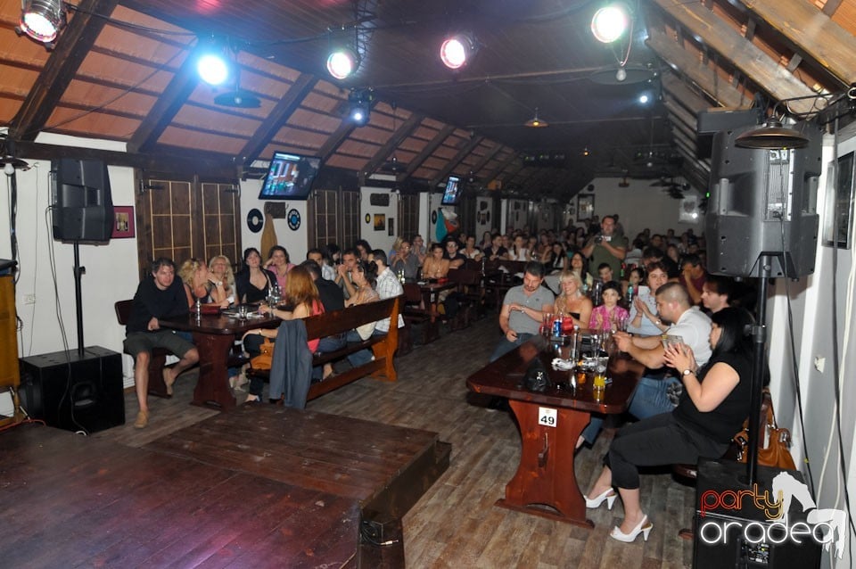 Teatru: Cipsuri şi Dale în Queen's, Queen's Music Pub