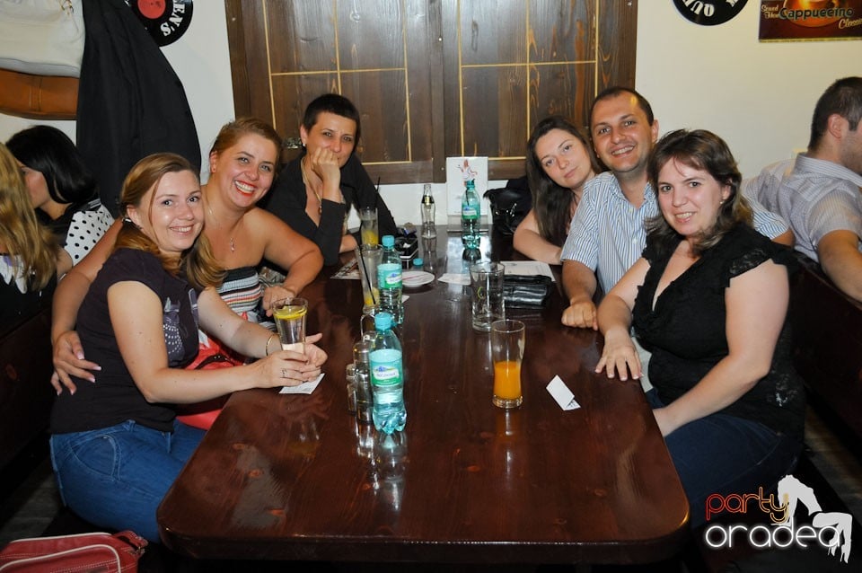 Teatru: Cipsuri şi Dale în Queen's, Queen's Music Pub