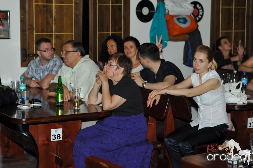 Teatru: Cipsuri şi Dale în Queen's, Queen's Music Pub