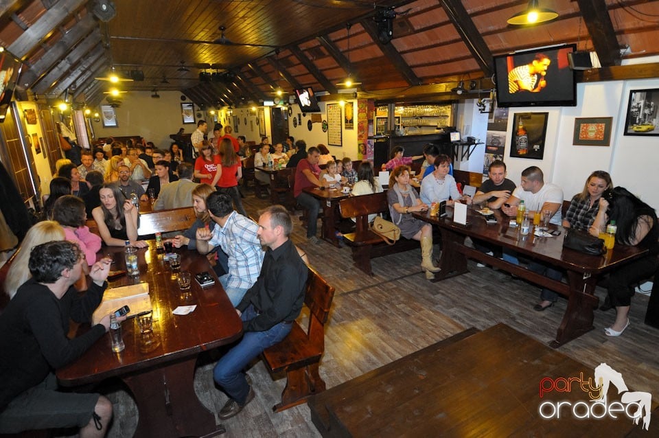 Teatru: Cipsuri şi Dale în Queen's, Queen's Music Pub