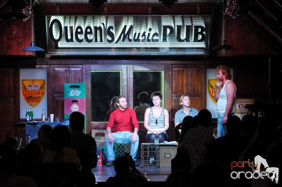 Teatru: Cipsuri şi Dale în Queen's, Queen's Music Pub