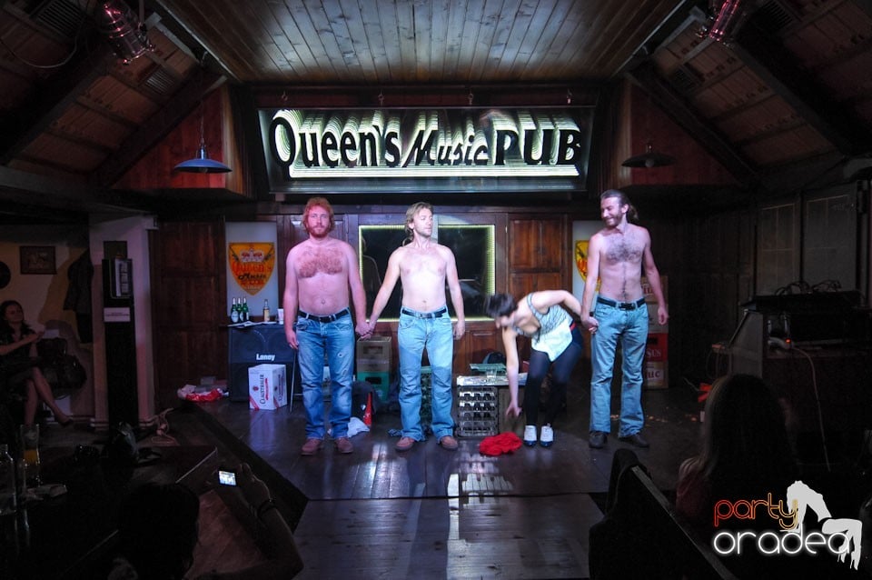 Teatru: Cipsuri şi Dale în Queen's, Queen's Music Pub