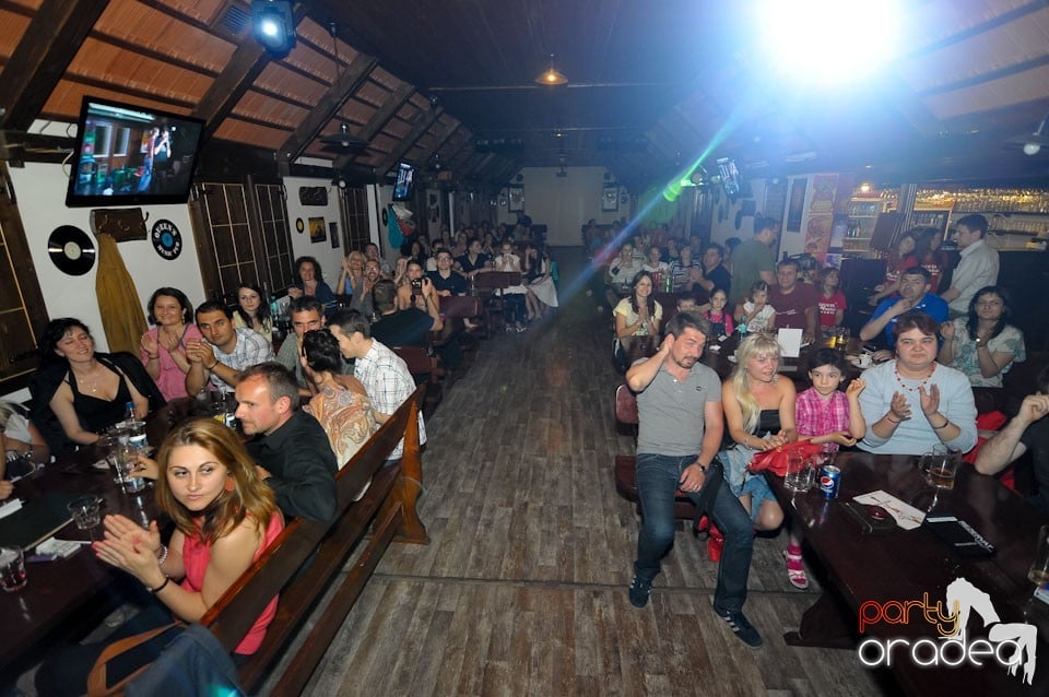 Teatru: Cipsuri şi Dale în Queen's, Queen's Music Pub