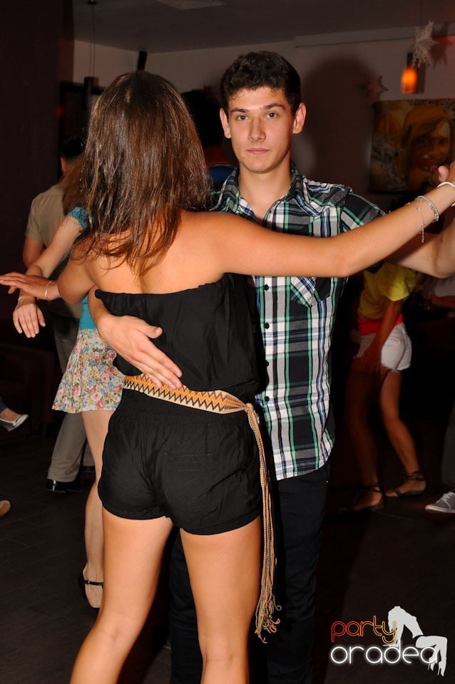 The city is dancing in Blondy's Art Café, 