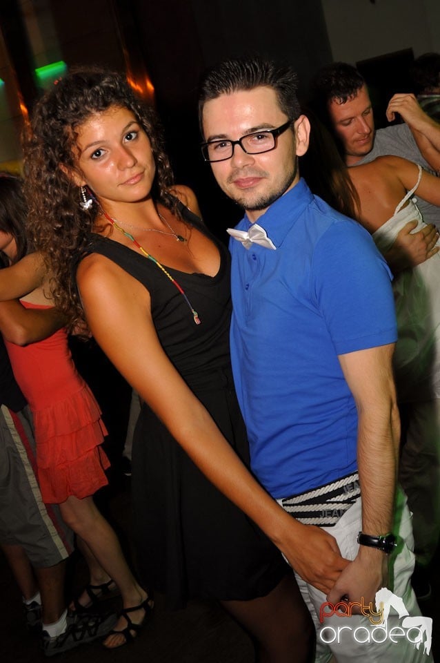 The city is dancing in Blondy's Art Café, 