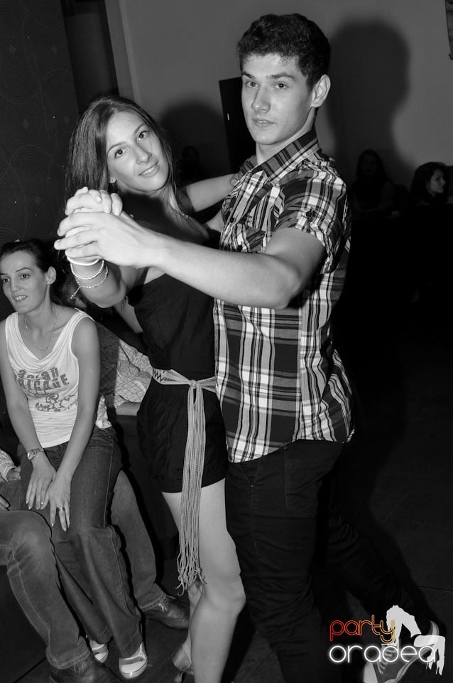 The city is dancing in Blondy's Art Café, 