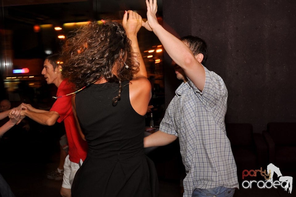 The city is dancing in Blondy's Art Café, 