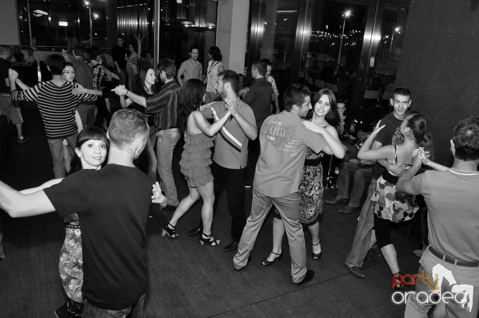 The city is dancing in Blondy's Art Café, 