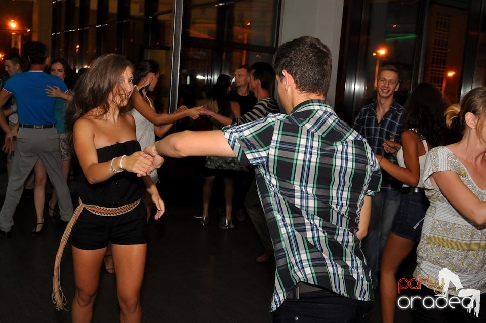 The city is dancing in Blondy's Art Café, 