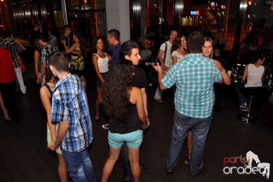 The city is dancing in Blondy's Art Café, 