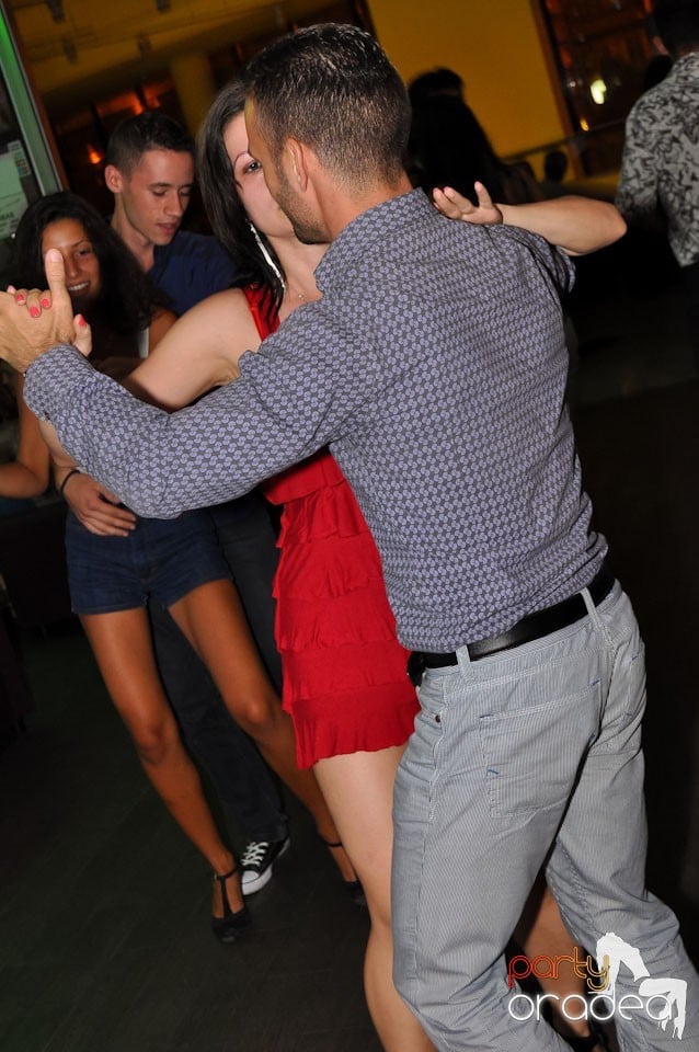 The city is dancing in Blondy's Art Café, 