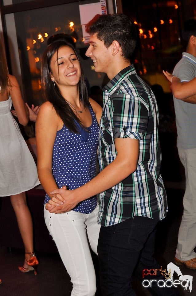 The city is dancing in Blondy's Art Café, 