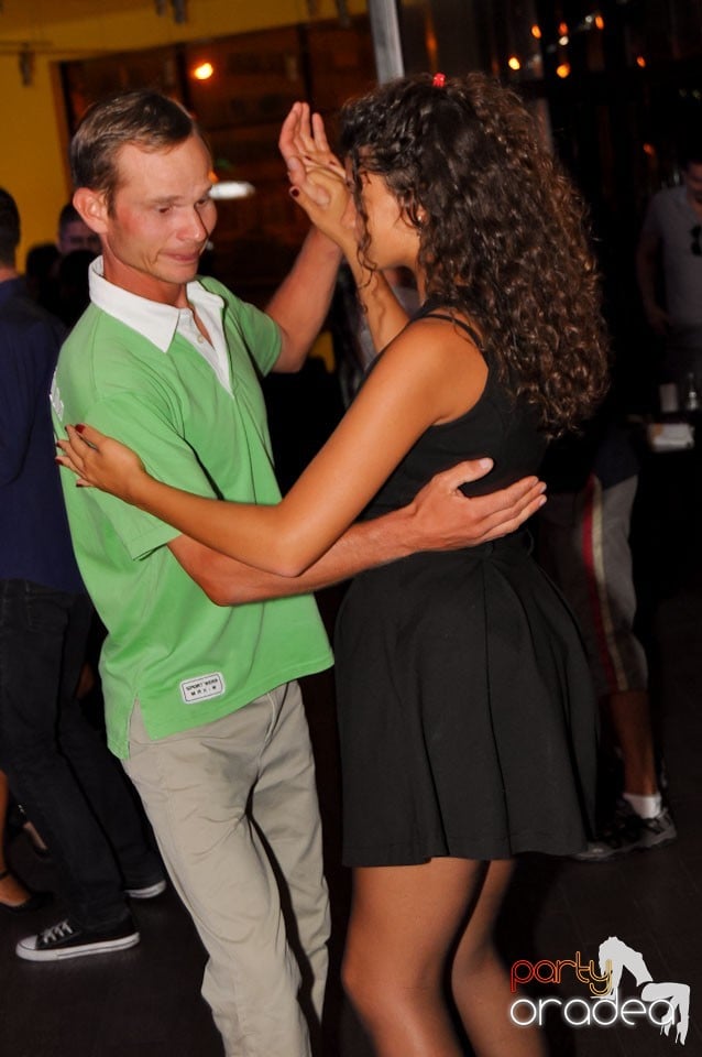 The city is dancing in Blondy's Art Café, 