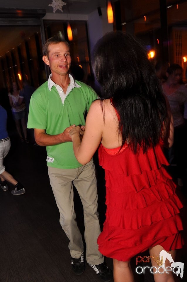 The city is dancing in Blondy's Art Café, 