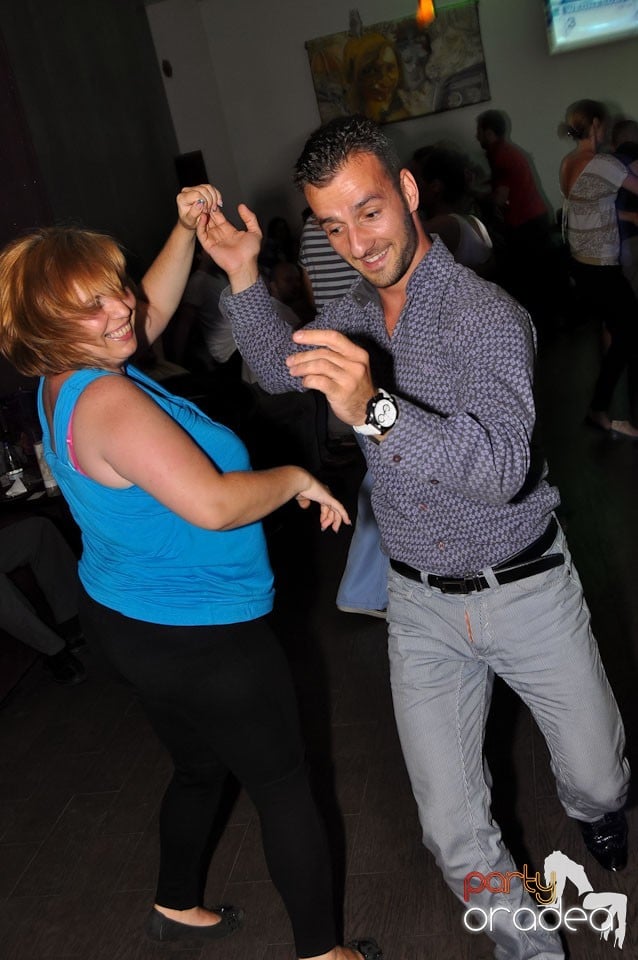 The city is dancing in Blondy's Art Café, 