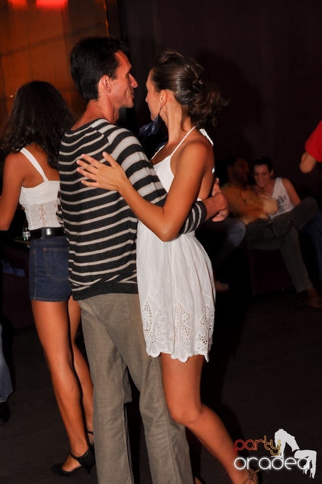 The city is dancing in Blondy's Art Café, 