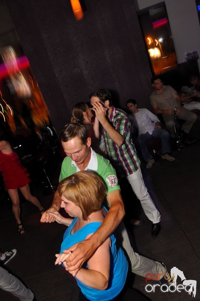 The city is dancing in Blondy's Art Café, 