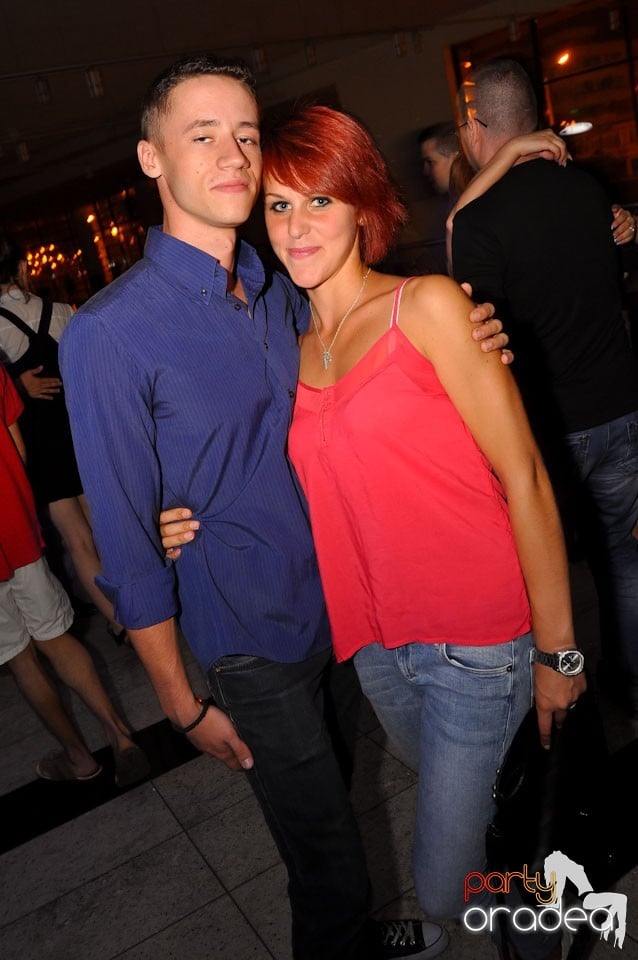 The city is dancing in Blondy's Art Café, 