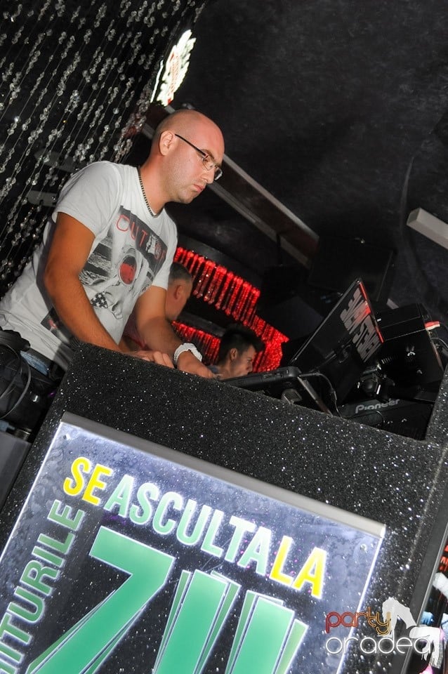 The One: Hot in the City, 