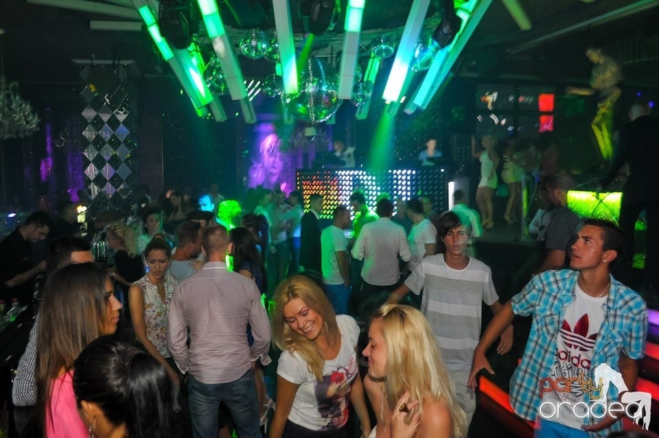 The One: Hot in the City, 