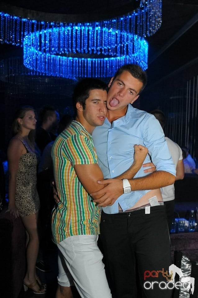 The One: Hot in the City, 