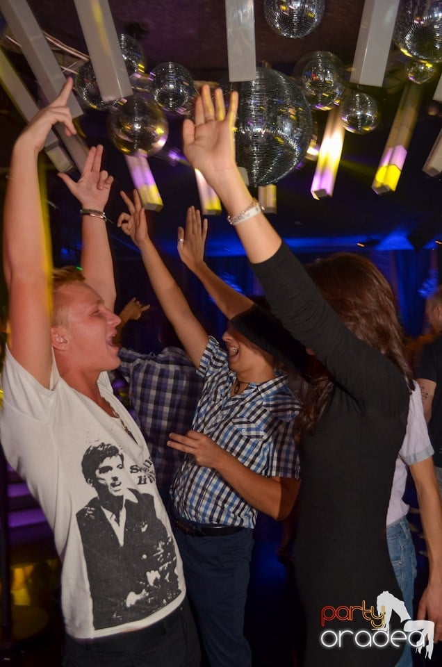 The One prezintă: Girls' Night Out, 