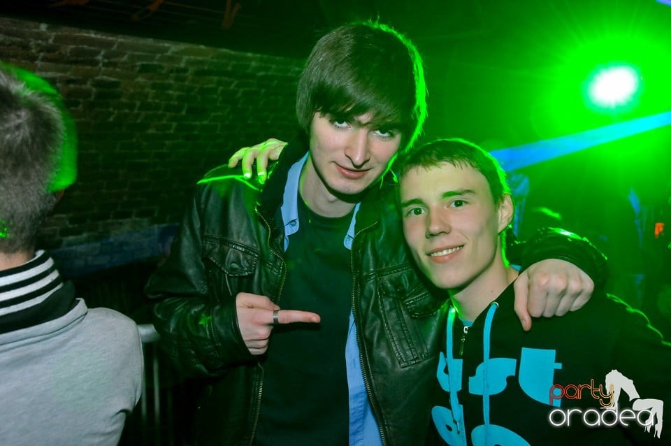 Think Blue - Party în Club Escape, 