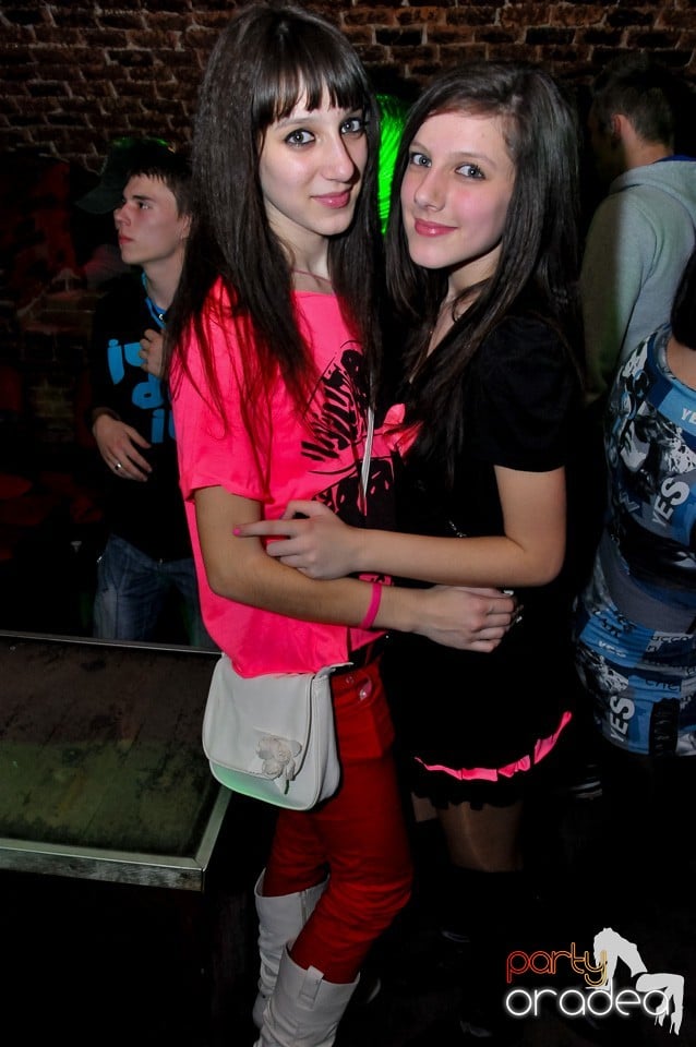 Think Blue - Party în Club Escape, 