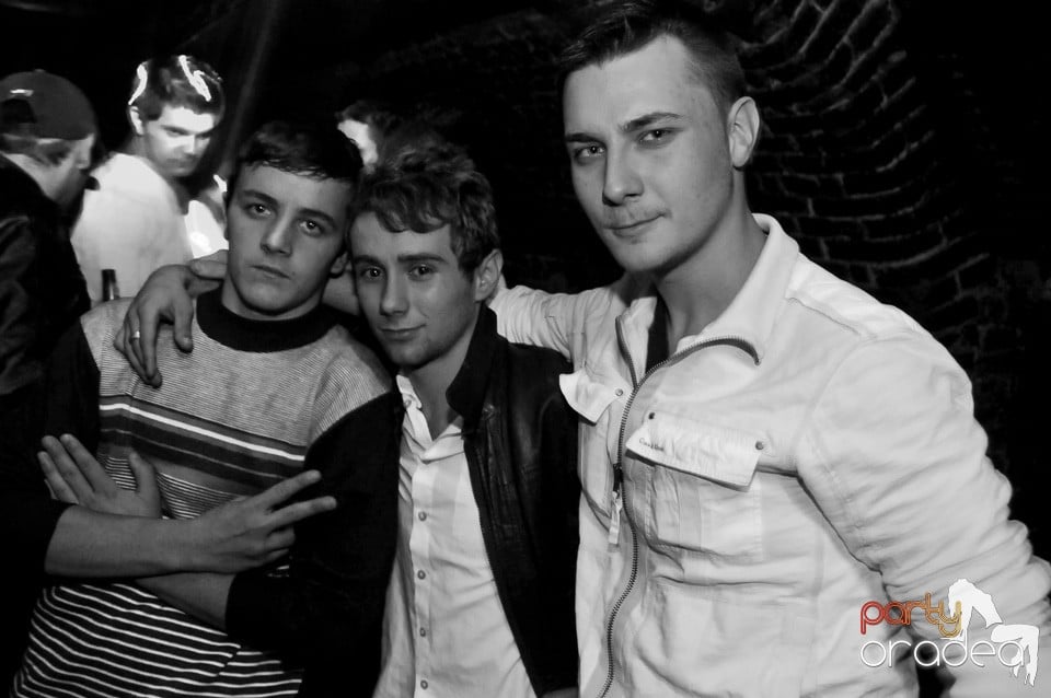 Think Blue - Party în Club Escape, 