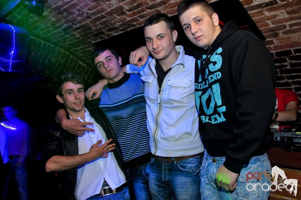 Think Blue - Party în Club Escape, 