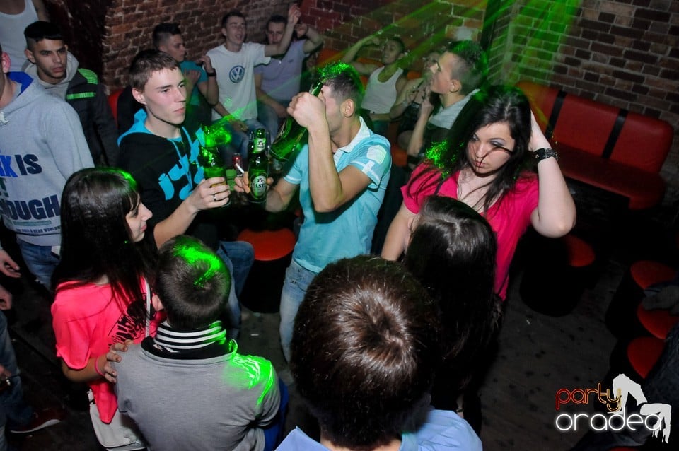 Think Blue - Party în Club Escape, 